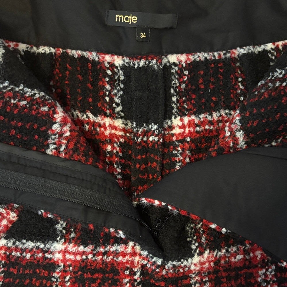 Maje Paris Tweed Shorts FR 34 (US 2) Red Bouclé Gold Button High Waist - Picture 5 of 12